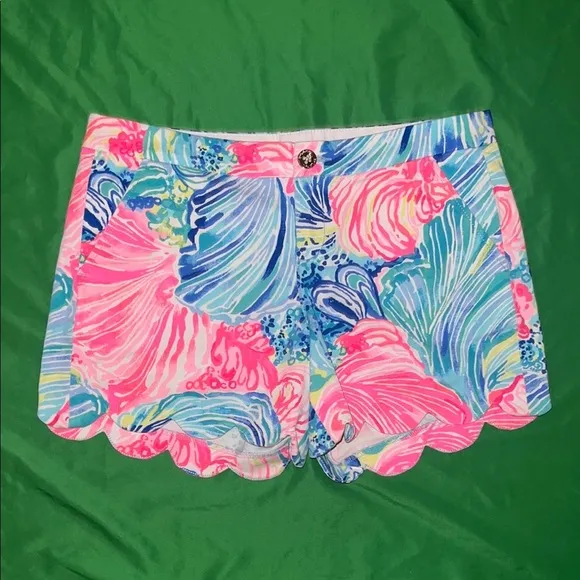 Lilly Pulitzer Buttercup Stretch Colorful Scalloped Shorts size 8