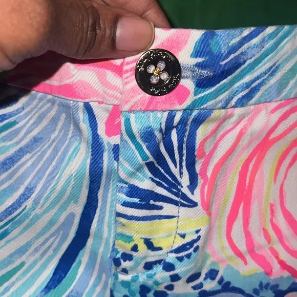 Lilly Pulitzer Buttercup Stretch Colorful Scalloped Shorts size 8