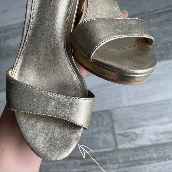 LILLY PULITZER Women's Gold Metallic Ankle Strap Cork Wedges Leather Sandals