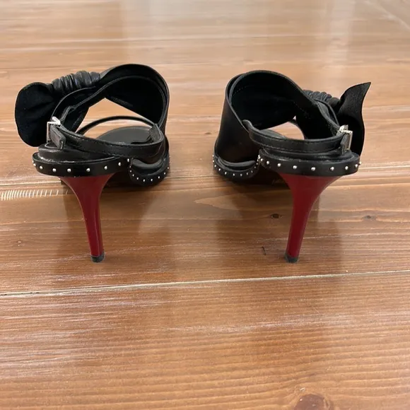 Lola Cruz designer black leather shoes 38