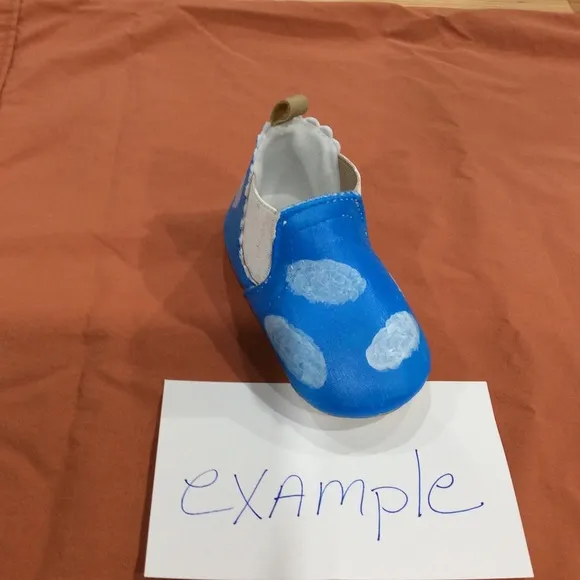 Lot of 12 baby shoes for Baby shower fun!