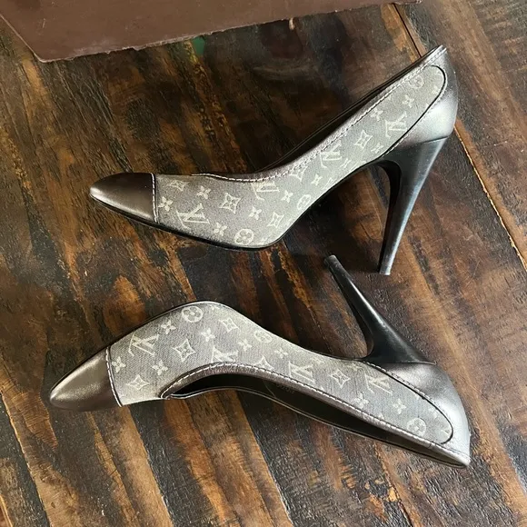 Louis Vuitton Gray and Black Heels with Monogram Design