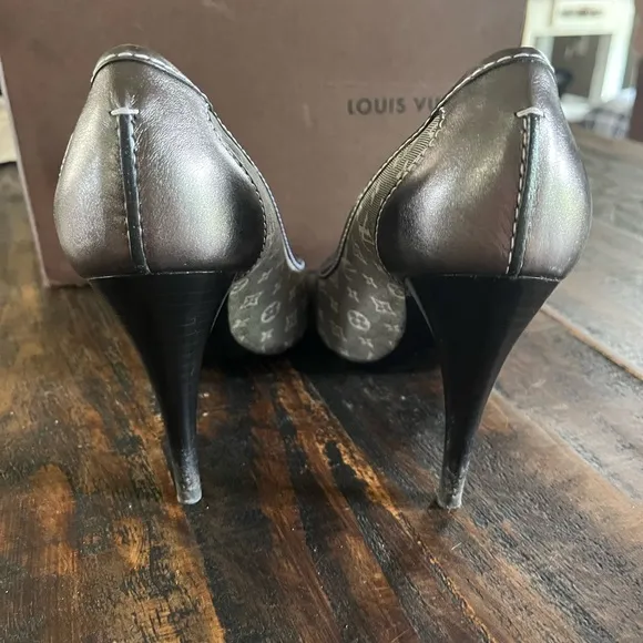 Louis Vuitton Gray and Black Heels with Monogram Design
