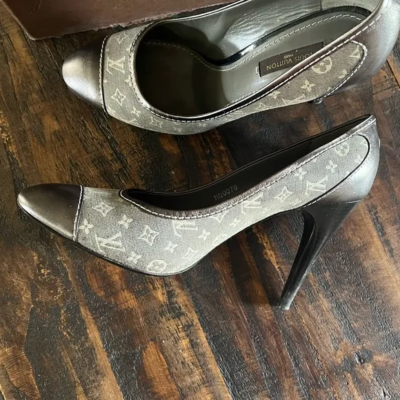 Louis Vuitton Gray and Black Heels with Monogram Design