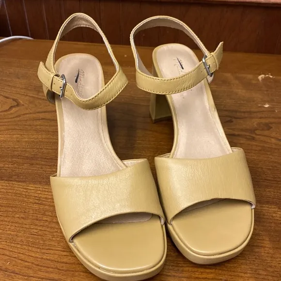 MadeWell Item NK014The Nadia Platform Sandal