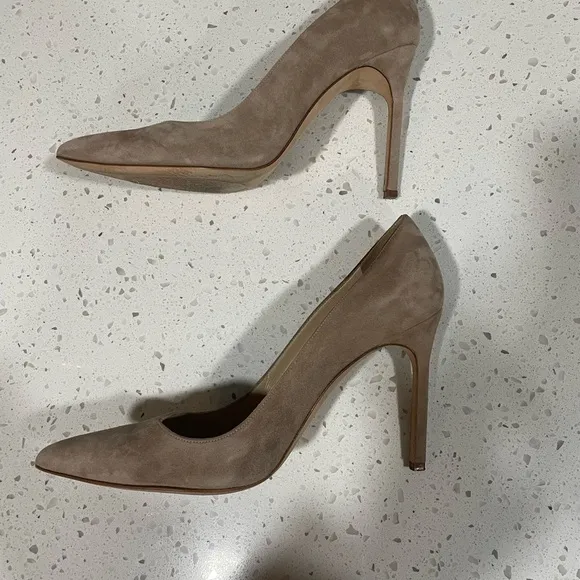 Manolo Blahnik BB 105mm Nude Suede Pumps