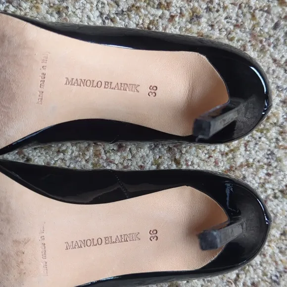 Manolo Blahnik Patent Pointed Toe Pumps Black size EU36
