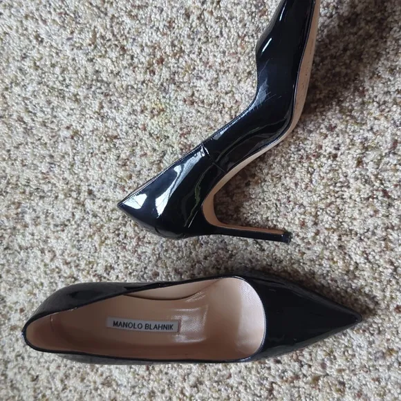 Manolo Blahnik Patent Pointed Toe Pumps Black size EU36