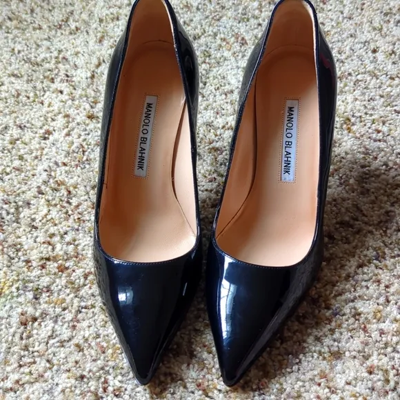 Manolo Blahnik Patent Pointed Toe Pumps Black size EU36