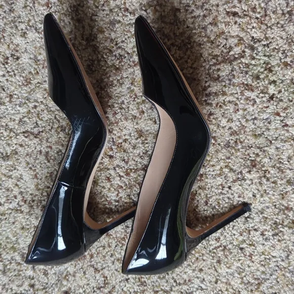 Manolo Blahnik Patent Pointed Toe Pumps Black size EU36