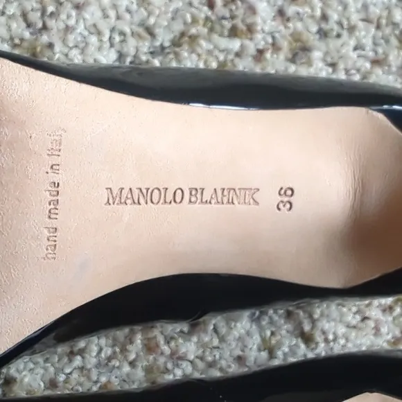 Manolo Blahnik Patent Pointed Toe Pumps Black size EU36
