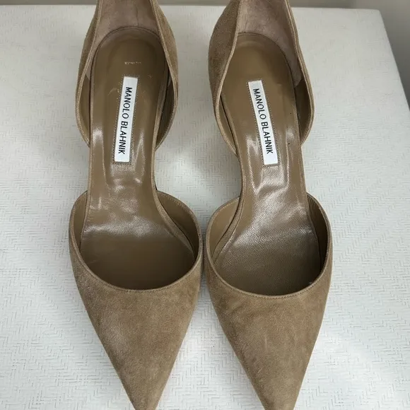 Manolo Blahnik Women's Tan Suede Pumps