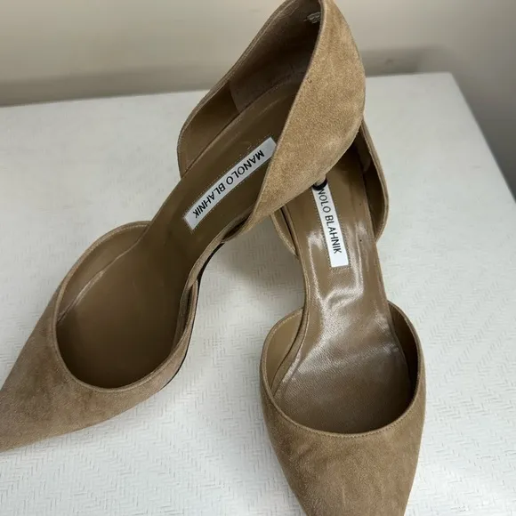 Manolo Blahnik Women's Tan Suede Pumps