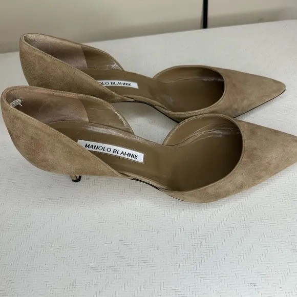 Manolo Blahnik Women's Tan Suede Pumps
