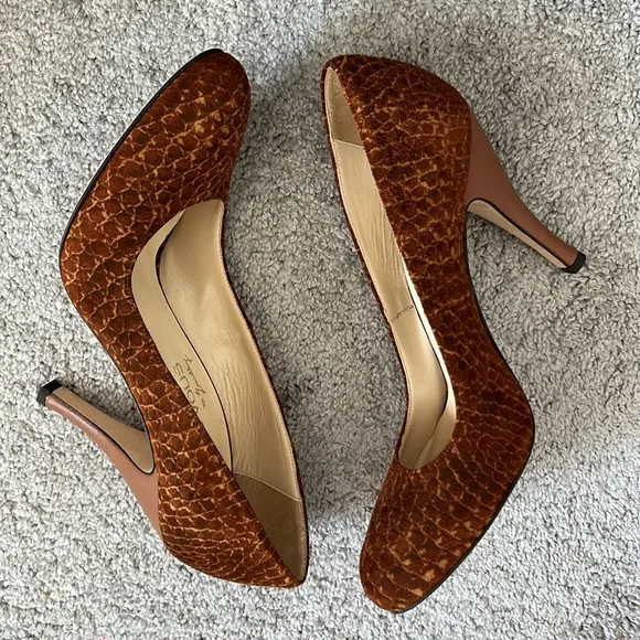 MARCHEZ VOUS XO YEARDLEY MADE IN ITALY PUMPS SHOES SIZE 10