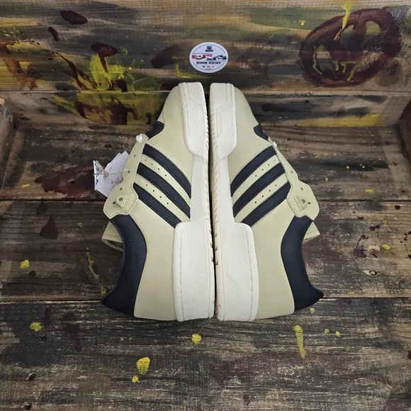 Men adidas athletic‎ shoes size 11.5 new