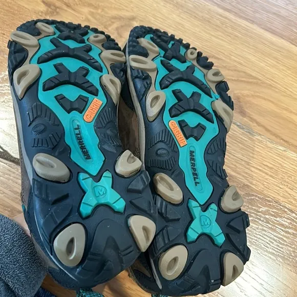 MERRELL Women's Salida Trekker Hiking Shoes, Dark Earth Size 9