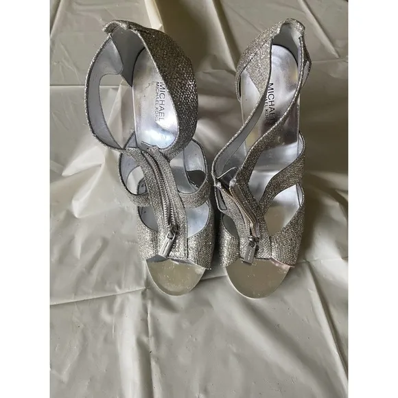 MICHAEL KORS Berkley Glitter Silver Metallic Heels T-Strap Zip - Size 8.5‎
