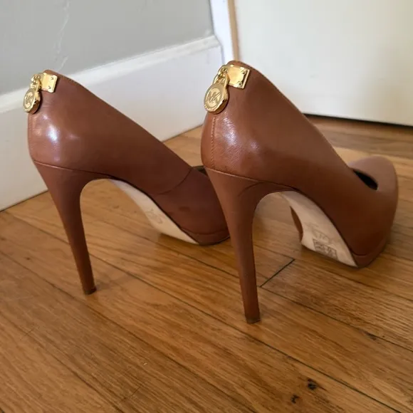 Michael Kors Hamilton Leather Pump in Cinder Leather Size 10 EUC