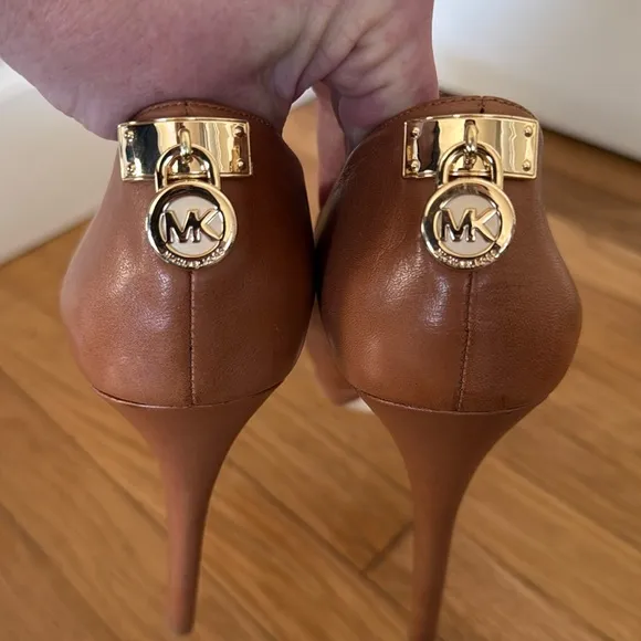 Michael Kors Hamilton Leather Pump in Cinder Leather Size 10 EUC