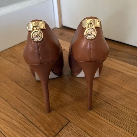 Michael Kors Hamilton Leather Pump in Cinder Leather Size 10 EUC