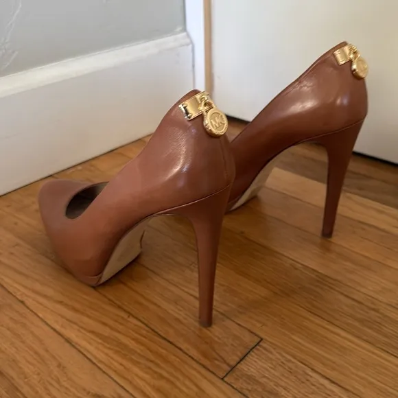 Michael Kors Hamilton Leather Pump in Cinder Leather Size 10 EUC