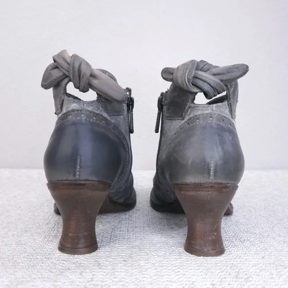 NEOSENS Cap Toe Heeled Oxford Booties