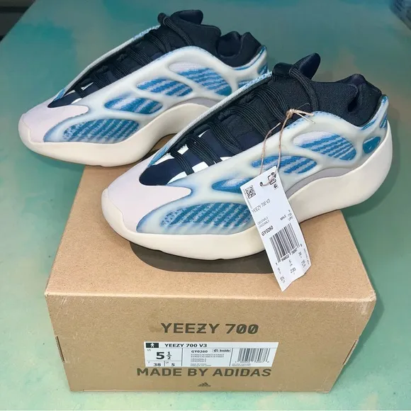 NEW Adidas Yeezy 700 V3 ‘Kyanite’ Shoes