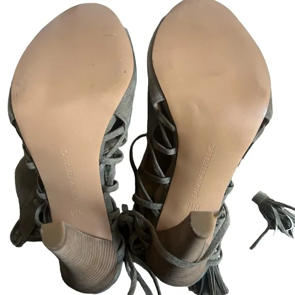 NEW Banana Republic Army Green Lace Up Open Heel cutout Shoes Heels Pumps 9.5