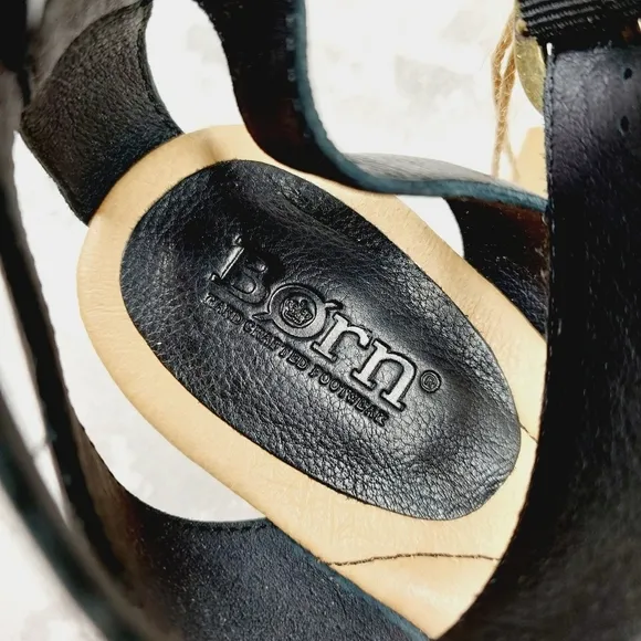 NEW Born Women’s Tahlia Ankle Strap Leather Buckle Black Sandals H649
