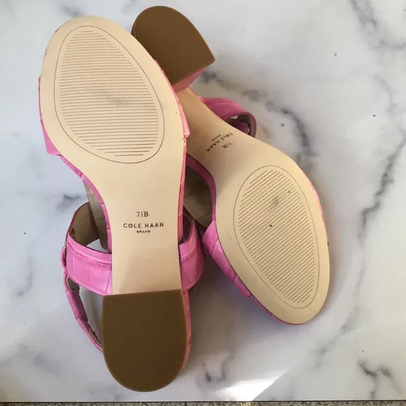 NEW Cole Hann Pink Embossed Leather Croc Block Heel Sandals Ankle Strap 7.5 NEW