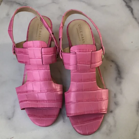 NEW Cole Hann Pink Embossed Leather Croc Block Heel Sandals Ankle Strap 7.5 NEW