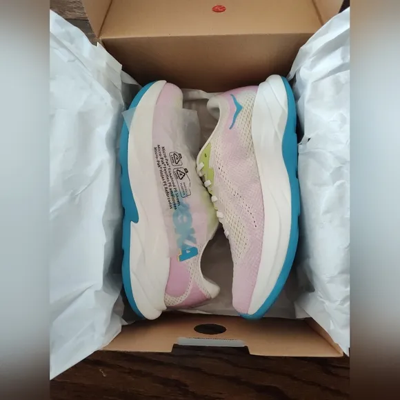 New!! HOKA Women's Girls Running Shoes Rincon 4 Shoes - Frost/Pink Size 8.5 NIB!