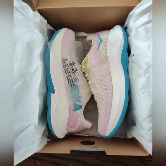 New!! HOKA Women's Girls Running Shoes Rincon 4 Shoes - Frost/Pink Size 9.5 NIB!