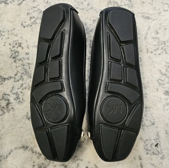 New Michael kors MK logo leather pumps in size 6