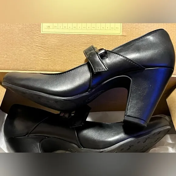 NEW- Sofft Leslie Mary Jane Pumps SIZE: 8.5M COLOR: Black