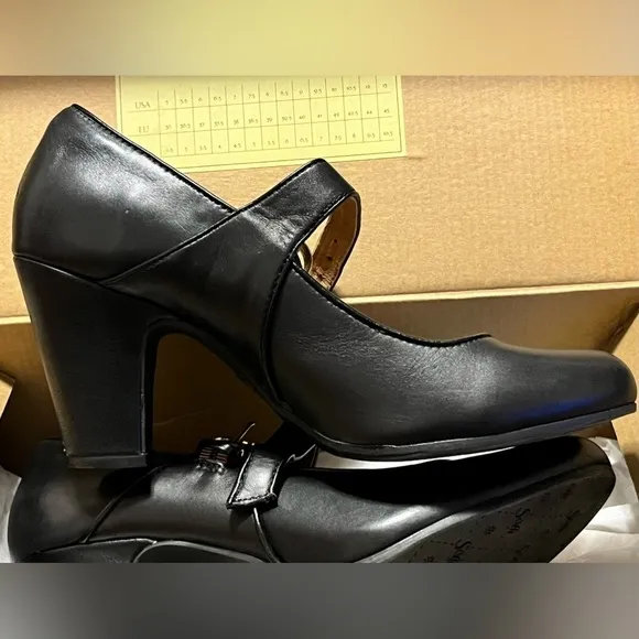 NEW- Sofft Leslie Mary Jane Pumps SIZE: 8.5M COLOR: Black