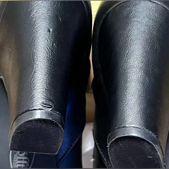 NEW- Sofft Leslie Mary Jane Pumps SIZE: 8.5M COLOR: Black