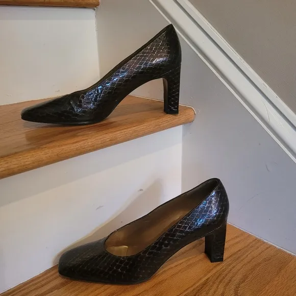 NEW Stuart Weitzman Brown Leather Heels size 8 Narrow