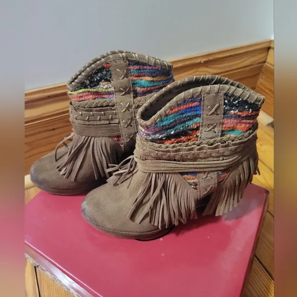 New with box Size 7 Naughty Monkey Canyon Dream heeled fringe ankle boots bootie