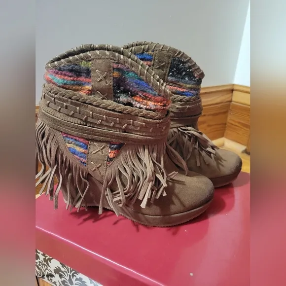 New with box Size 7 Naughty Monkey Canyon Dream heeled fringe ankle boots bootie