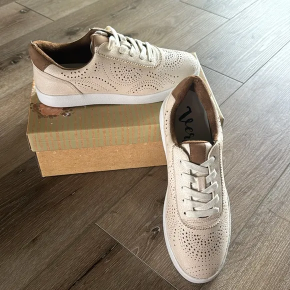 NIB Very G Felix Lace Sneakers for Women in Cream