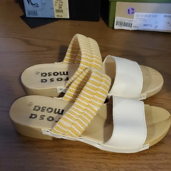 Nib White and Yellow Women's Sandals