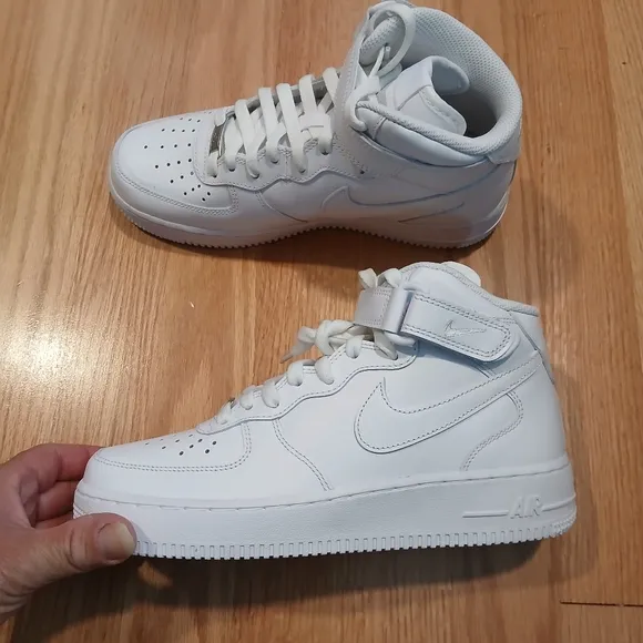 Nike Air Force 1 '07 Mid Streetwear/Lifestyle Shoes Size 7 Men/8.5 Women