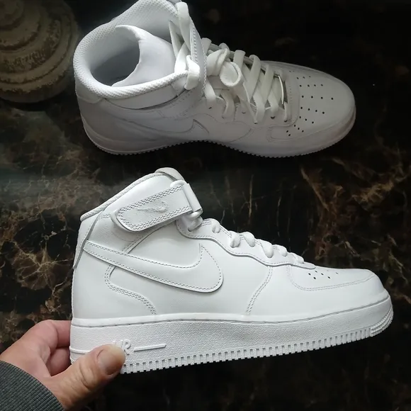 Nike Air Force 1 '07 Mid Streetwear/Lifestyle Shoes Size 7 Men/8.5 Women