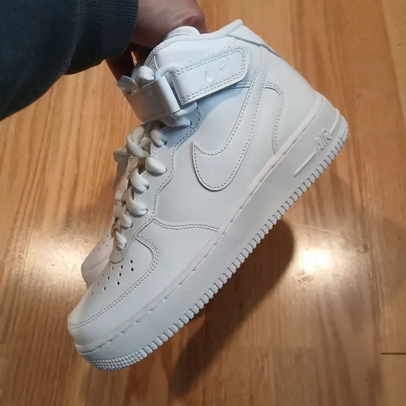 Nike Air Force 1 '07 Mid Streetwear/Lifestyle Shoes Size 7 Men/8.5 Women