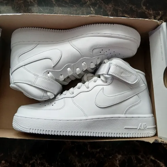 Nike Air Force 1 '07 Mid Streetwear/Lifestyle Shoes Size 7 Men/8.5 Women