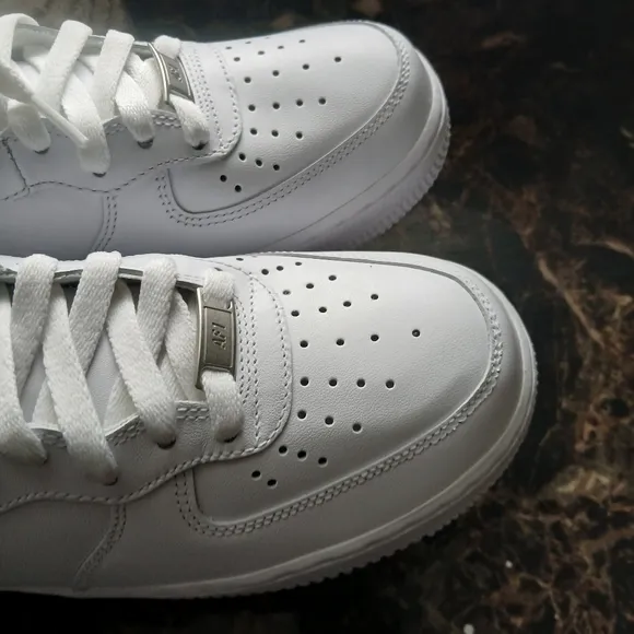Nike Air Force 1 '07 Mid Streetwear/Lifestyle Shoes Size 7 Men/8.5 Women