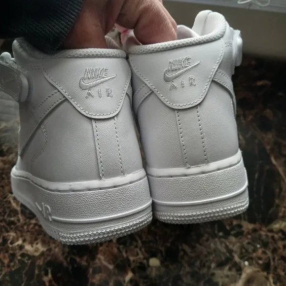 Nike Air Force 1 '07 Mid Streetwear/Lifestyle Shoes Size 7 Men/8.5 Women