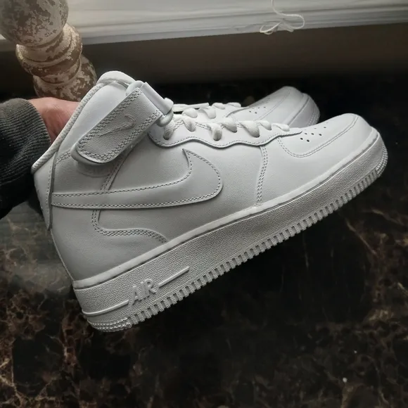 Nike Air Force 1 '07 Mid Streetwear/Lifestyle Shoes Size 7 Men/8.5 Women